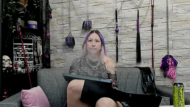 Snapshot of CruelMistress chatting on December 2, 2025, 12:22 am CruelMistress online show from December 2, 2025, 12:22 am