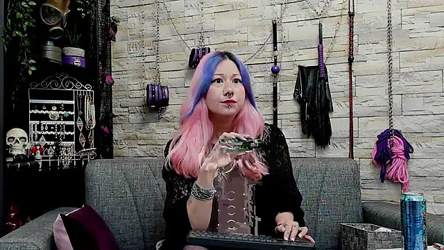 Snapshot of CruelMistress chatting on November 7, 2025, 2:10 pm CruelMistress online show from November 7, 2025, 2:10 pm