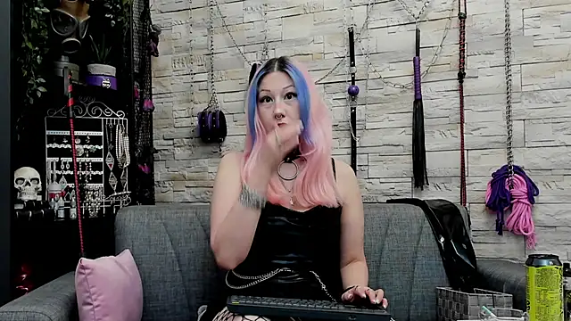 Snapshot of CruelMistress chatting on November 15, 2025, 3:38 pm CruelMistress online show from November 15, 2025, 3:38 pm