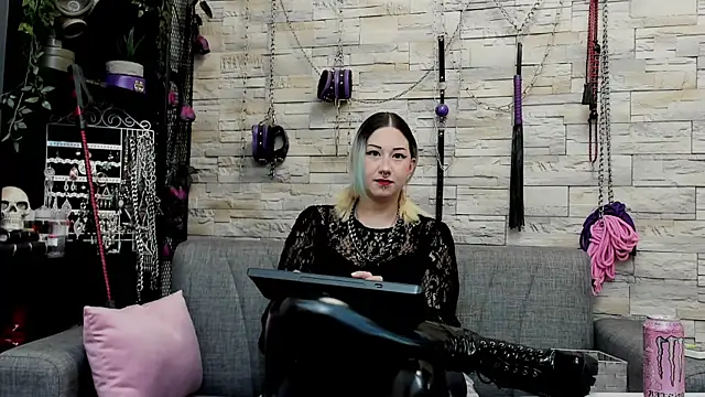 CruelMistress online show from April 9, 2026, 12:45 am