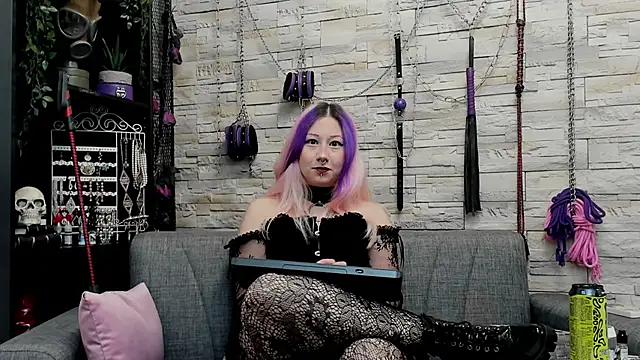 Snapshot of CruelMistress chatting on November 21, 2025, 4:06 pm CruelMistress online show from November 21, 2025, 4:06 pm