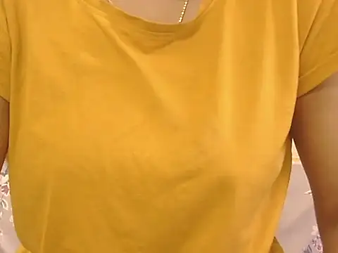 Snapshot of _FluffyHxney_ chatting on November 3, 2025, 2:39 am  FluffyHxney  online show from November 3, 2025, 2:39 am