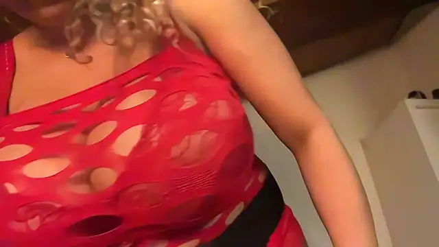 Snapshot of SCARLET-SANTANA chatting on February 18, 2026, 10:06 pm SCARLET-SANTANA online show from February 18, 2026, 10:06 pm