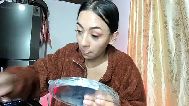 Snapshot of Little_aphrodite chatting on March 26, 2026, 2:32 am Little aphrodite online show from March 26, 2026, 2:32 am