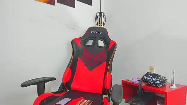 Snapshot of Little_aphrodite chatting on November 7, 2025, 11:52 pm Little aphrodite online show from November 7, 2025, 11:52 pm