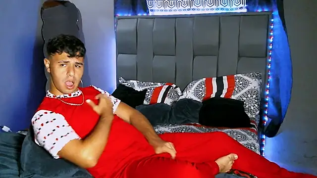 Snapshot of beautiful_james chatting on January 22, 2025, 12:06 am beautiful james online show from January 22, 2025, 12:06 am