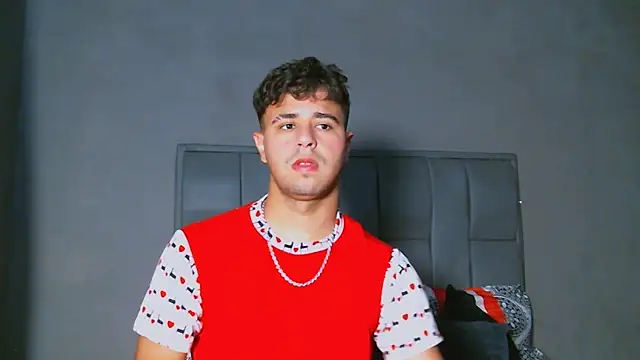 Snapshot of beautiful_james chatting on January 24, 2025, 4:39 pm beautiful james online show from January 24, 2025, 4:39 pm