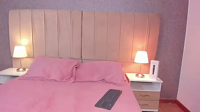 Snapshot of megan_bat chatting on December 23, 2024, 11:25 am megan bat online show from December 23, 2024, 11:25 am