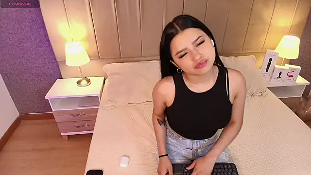 Snapshot of megan_bat chatting on January 28, 2025, 12:00 pm megan bat online show from January 28, 2025, 12:00 pm