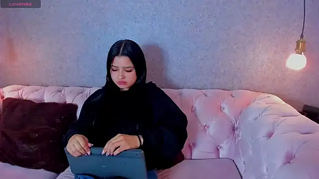 Snapshot of megan_bat chatting on February 1, 2025, 4:00 pm megan bat online show from February 1, 2025, 4:00 pm