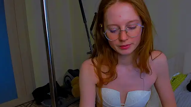 Snapshot of Fire_Luna chatting on February 3, 2026, 6:22 am Fire Luna online show from February 3, 2026, 6:22 am