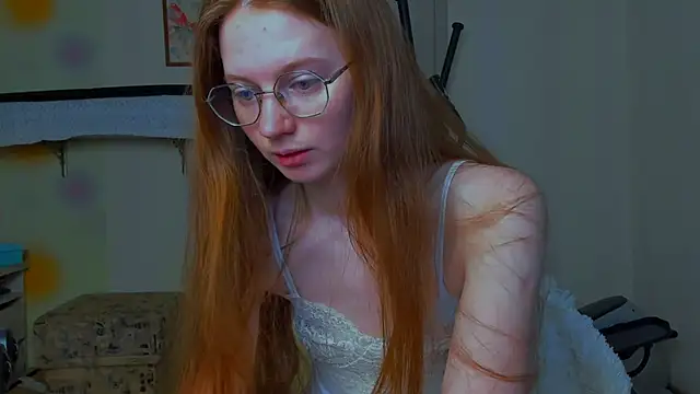 Snapshot of Fire_Luna chatting on February 27, 2026, 4:34 am Fire Luna online show from February 27, 2026, 4:34 am