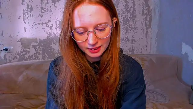 Snapshot of Fire_Luna chatting on January 16, 2026, 5:00 am Fire Luna online show from January 16, 2026, 5:00 am