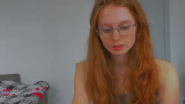 Snapshot of Fire_Luna chatting on May 15, 2026, 12:58 pm Fire Luna online show from May 15, 2026, 12:58 pm