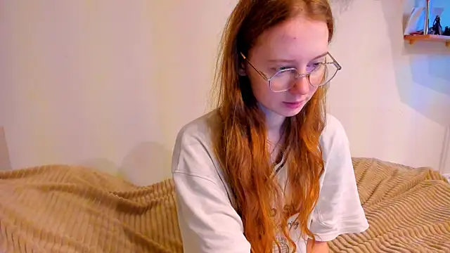 Snapshot of Fire_Luna chatting on December 2, 2025, 4:36 am Fire Luna online show from December 2, 2025, 4:36 am