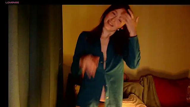 Snapshot of LilyXSky chatting on November 7, 2025, 2:43 pm LilyXSky online show from November 7, 2025, 2:43 pm