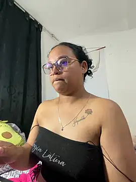 Snapshot of angela_angels_ chatting on April 16, 2026, 1:28 am angela angels online show from April 16, 2026, 1:28 am