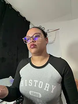 Snapshot of angela_angels_ chatting on May 13, 2026, 10:44 am angela angels online show from May 13, 2026, 10:44 am