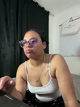 Snapshot of angela_angels_ chatting on May 17, 2026, 4:23 am angela angels online show from May 17, 2026, 4:23 am