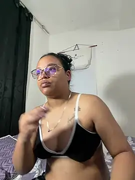 Snapshot of angela_angels_ chatting on April 10, 2026, 10:55 am angela angels online show from April 10, 2026, 10:55 am