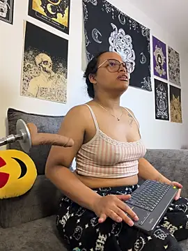 Snapshot of angela_angels_ chatting on April 27, 2026, 12:19 am angela angels online show from April 27, 2026, 12:19 am