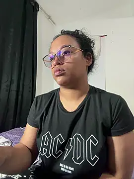 Snapshot of angela_angels_ chatting on April 9, 2026, 10:43 am angela angels online show from April 9, 2026, 10:43 am