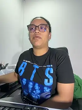 Snapshot of angela_angels_ chatting on November 14, 2025, 5:44 am angela angels online show from November 14, 2025, 5:44 am