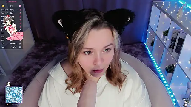 Snapshot of AlliceBrown_ chatting on March 3, 2025, 4:15 pm AlliceBrown online show from March 3, 2025, 4:15 pm