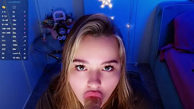 Snapshot of AlliceBrown_ chatting on December 27, 2024, 6:14 am AlliceBrown online show from December 27, 2024, 6:14 am