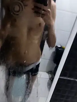 Snapshot of Juliano69xv chatting on March 22, 2025, 1:32 am Juliano69xv online show from March 22, 2025, 1:32 am