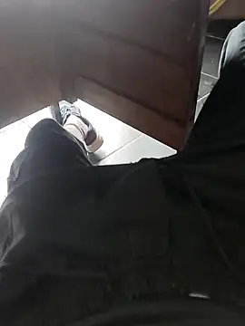 Snapshot of Juliano69xv chatting on November 17, 2025, 6:34 pm Juliano69xv online show from November 17, 2025, 6:34 pm