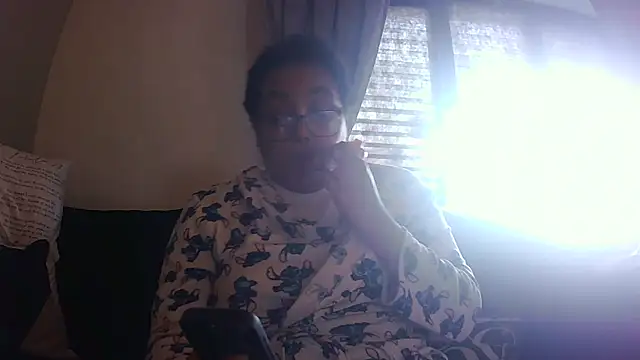 vanilla chocolate23 online show from December 14, 2025, 12:11 pm