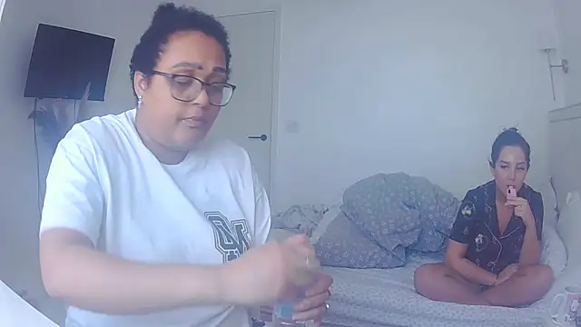 vanilla chocolate23 online show from April 13, 2026, 8:07 am