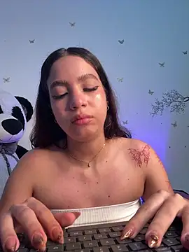 Snapshot of IamSteph13 chatting on June 16, 2026, 5:18 am IamSteph13 online show from June 16, 2026, 5:18 am