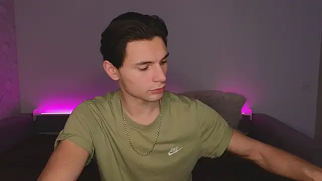 Snapshot of denlover1 chatting on February 19, 2026, 11:18 am denlover1 online show from February 19, 2026, 11:18 am