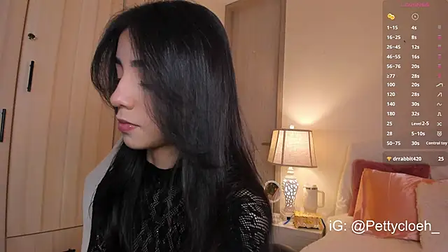 Snapshot of PettyCloeh chatting on September 15, 2025, 10:10 pm PettyCloeh online show from September 15, 2025, 10:10 pm