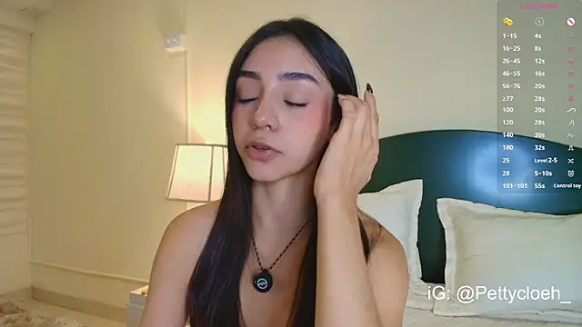 Snapshot of PettyCloeh chatting on July 29, 2026, 10:20 pm PettyCloeh online show from July 29, 2026, 10:20 pm