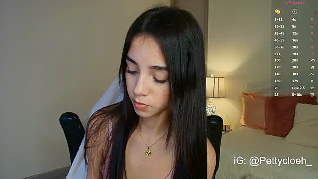 Snapshot of PettyCloeh chatting on October 21, 2025, 9:36 pm PettyCloeh online show from October 21, 2025, 9:36 pm