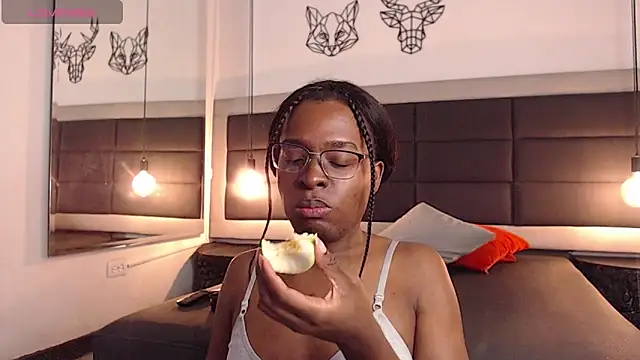 Snapshot of candy_lovee69 chatting on May 14, 2026, 8:06 pm candy lovee69 online show from May 14, 2026, 8:06 pm