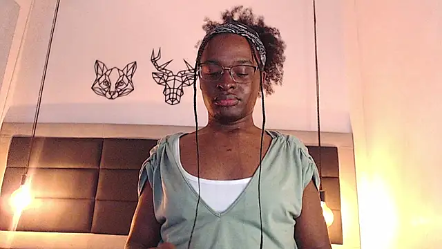 candy lovee69 online show from December 17, 2025, 1:10 am