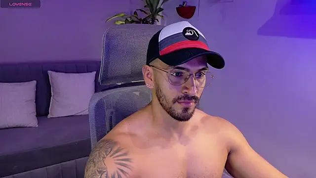 Snapshot of tony_muscle chatting on July 9, 2026, 7:02 pm tony muscle online show from July 9, 2026, 7:02 pm