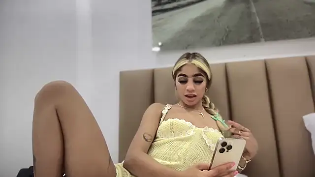 Susandolls online show from October 22, 2025, 7:19 am