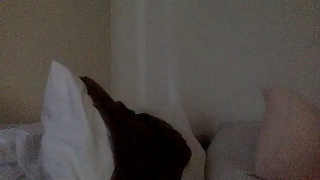 Snapshot of yeswewill13 chatting on October 18, 2025, 6:21 pm yeswewill13 online show from October 18, 2025, 6:21 pm