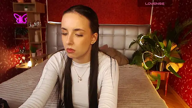 AuroraAksnesss online show from March 1, 2025, 6:00 pm