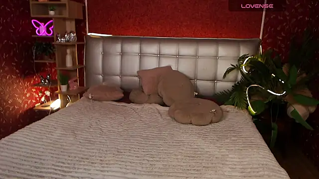 AuroraAksnesss online show from March 3, 2025, 2:28 pm