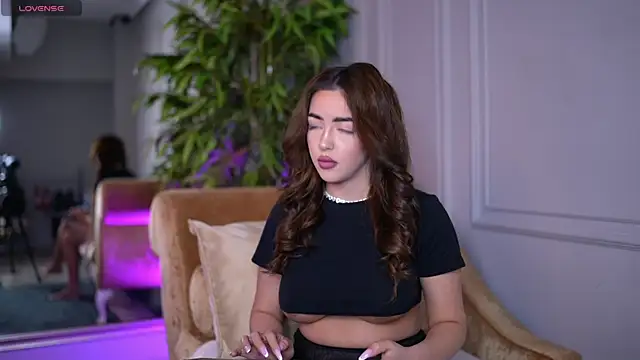 xJuliax online show from February 22, 2025, 7:14 pm