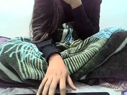 DOLL CUTY online show from December 5, 2025, 7:23 pm