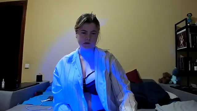 Snapshot of LillyDepp chatting on February 13, 2026, 5:02 pm LillyDepp online show from February 13, 2026, 5:02 pm