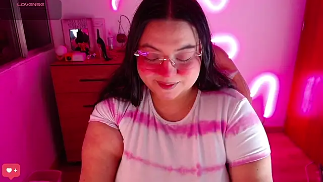 Snapshot of Rebeca_charme21 chatting on February 13, 2025, 2:12 am Rebeca charme21 online show from February 13, 2025, 2:12 am