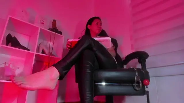 Snapshot of charlotte_joliedart chatting on February 3, 2026, 10:15 pm charlotte joliedart online show from February 3, 2026, 10:15 pm